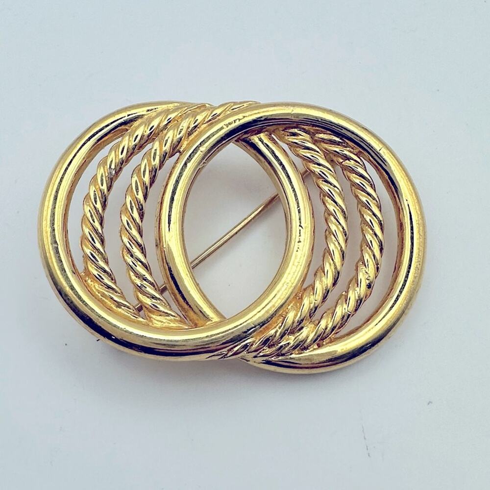Vintage Monet Gold tone Entwined Circles Pin Retro Jewelry Statement Brooch